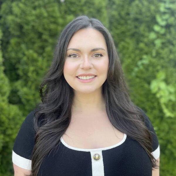 Headshot of Sara Grant.