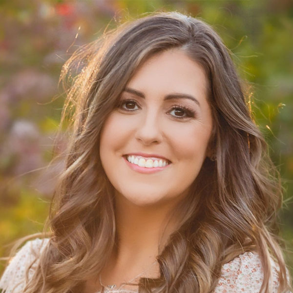 Headshot of Kate Bauer.
